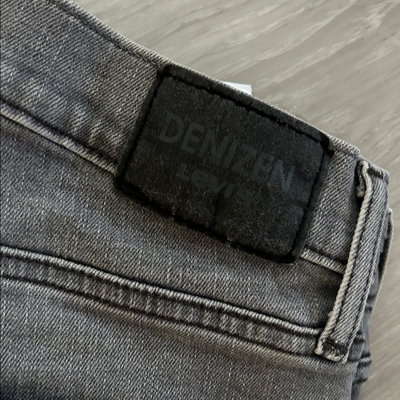 Denizen from Levi's Slim Grey Men's Jeans


****PRELOVED SEE PICS

Size W33 L32 - Picture 2 of 8
